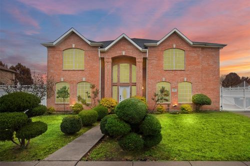 808 Sabona Dr, Desoto, TX, 75115-1744 | Card Image