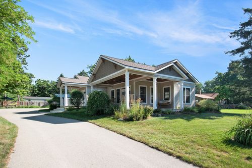 8091 Ray Dr, Newaygo, MI, 49337-9558 | Card Image