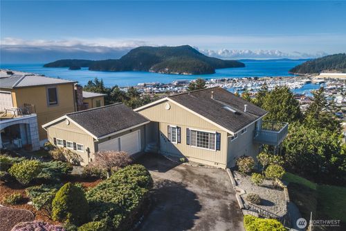 2104 Highland Dr, Anacortes, WA, 98221-3148 | Card Image