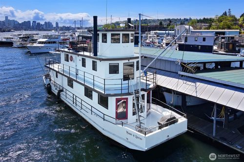 b13-2401 N Northlake Way, Seattle, WA, 98103-9151 | Card Image