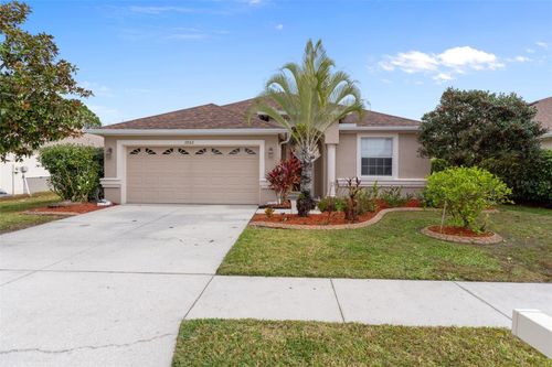 3922 Langdrum Dr, WESLEY CHAPEL, FL, 33543-7692 | Card Image