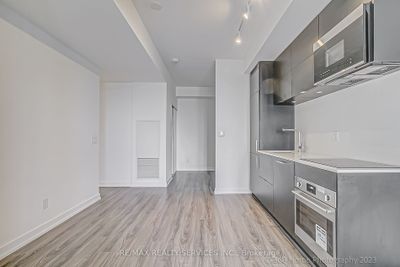 1719 - 20 Edward St, Condo with 1 bedrooms, 1 bathrooms and null parking in Toronto ON | Image 2