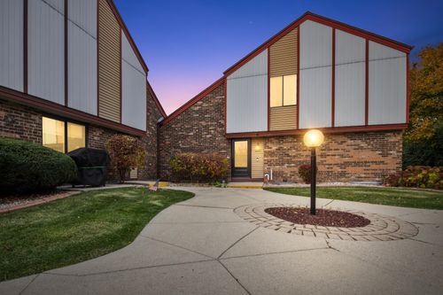 3971 W College Ave, Milwaukee, WI, 53221-4542 | Card Image