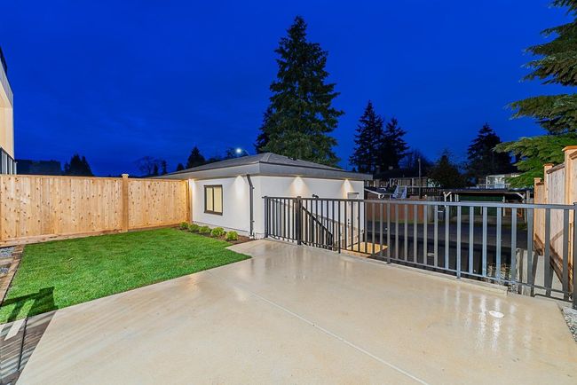 8386 14 Th Ave, Home with 5 bedrooms, 5 bathrooms and 3 parking in Burnaby BC | Image 34
