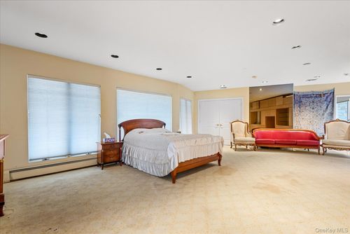 512 E Shore Rd, Great Neck, NY, 11024-1543 | Card Image