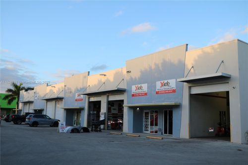 10990 Nw 138th St, Hialeah Gardens, FL, 33018-1225 | Card Image
