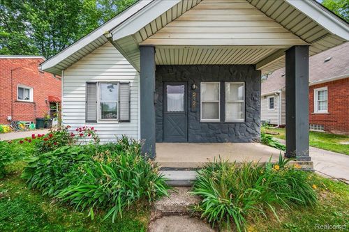 2124 Catalpa Dr, Berkley, MI, 48072-1806 | Card Image