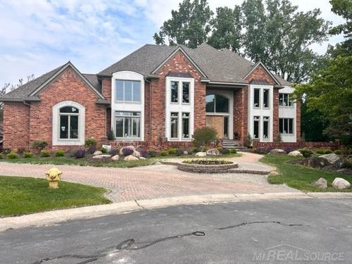 19790 Westchester Dr, Clinton Township, MI, 48038-2387 | Card Image