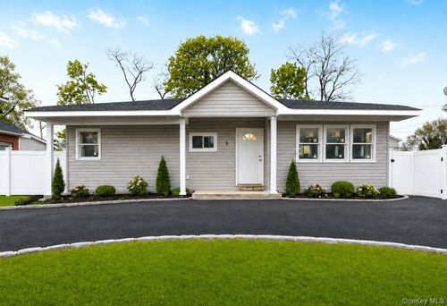 9 Emerald Ln S, Amityville, NY, 11701-2013 | Card Image