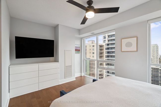 1414 - 70 Roehampton Ave, Condo with 2 bedrooms, 2 bathrooms and 1 parking in Toronto ON | Image 13