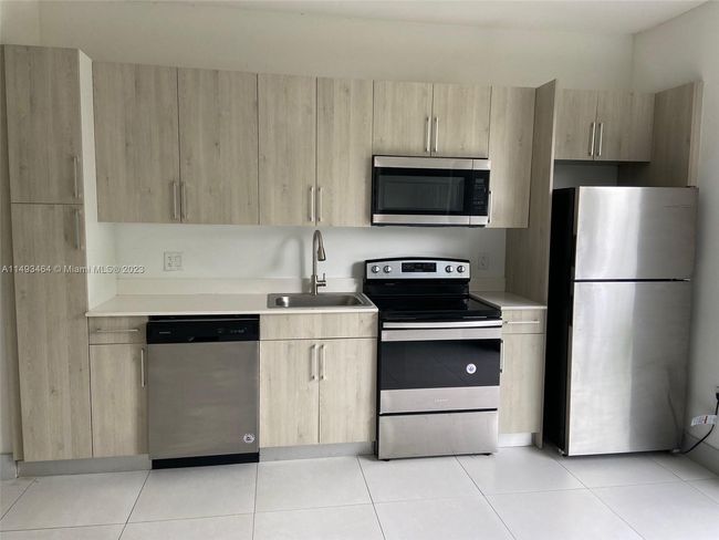 202 - 519 Sw 5th Ave, Condo with 2 bedrooms, 2 bathrooms and null parking in Miami FL | Image 3