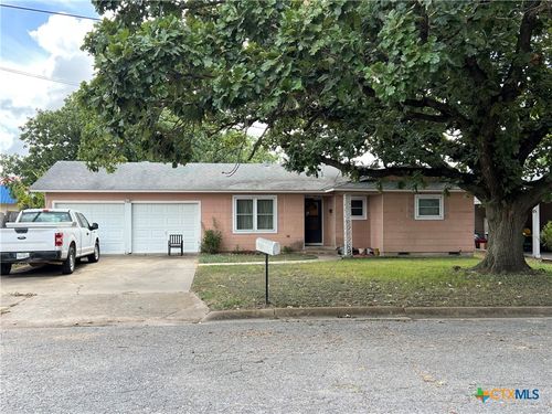1740 N Hamilton St, Gonzales, TX, 78629-2320 | Card Image