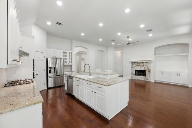 Timeless granite countertop. | Image 13