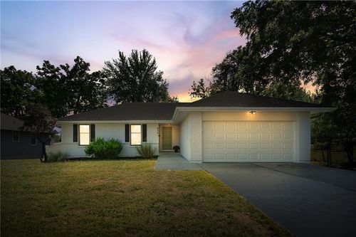 6501 High Grove Rd, Grandview, MO, 64030-2654 | Card Image