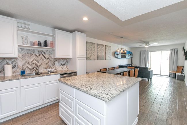 102 - 104 Cove E, Condo with 3 bedrooms, 2 bathrooms and null parking in Horseshoe Bay TX | Image 15
