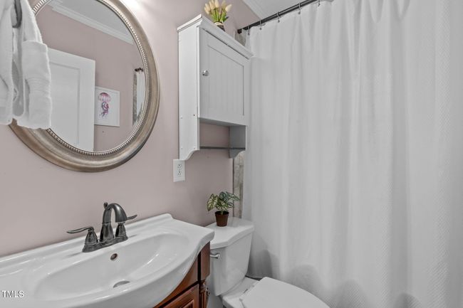 Bathroom With Operable Window | Image 20