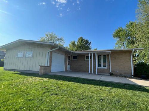 240 S Rathje Rd, Peotone, IL, 60468-9401 | Card Image