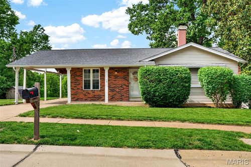 1001 Dorne Dr, Manchester, MO, 63021-6817 | Card Image