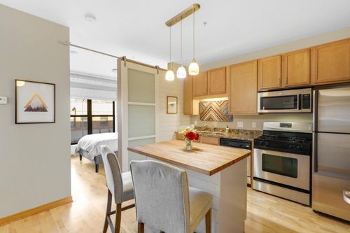 208-15 E Franklin Ave, Minneapolis, MN, 55404 | Card Image