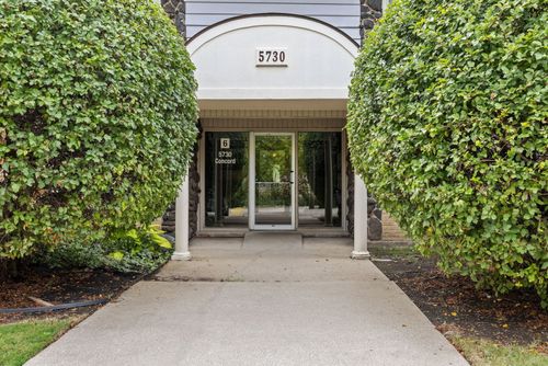 apt-7-5730 Concord Ln, Clarendon Hills, IL, 60514-1650 | Card Image