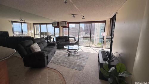 apt-1301-60 Beretania St, Honolulu, HI, 96817-4757 | Card Image