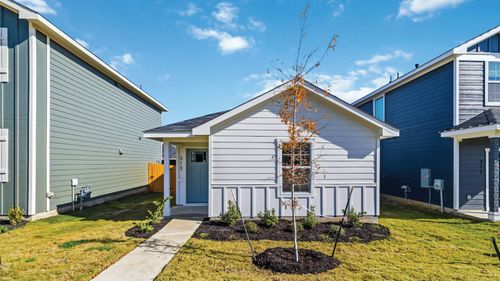 313 El Seibo Ln, Bastrop, TX, 78602-2392 | Card Image