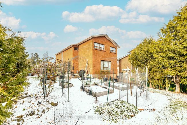 43 - 21a Thistle Down Blvd, Condo with 3 bedrooms, 3 bathrooms and 1 parking in Toronto ON | Image 5