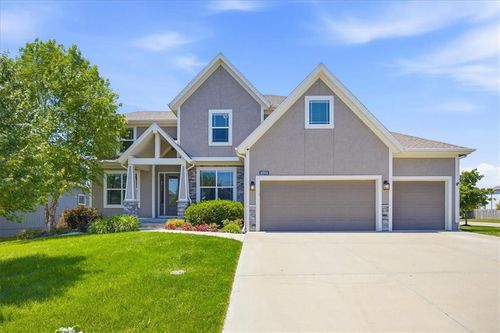16964 S Hunter St, Olathe, KS, 66062-2752 | Card Image