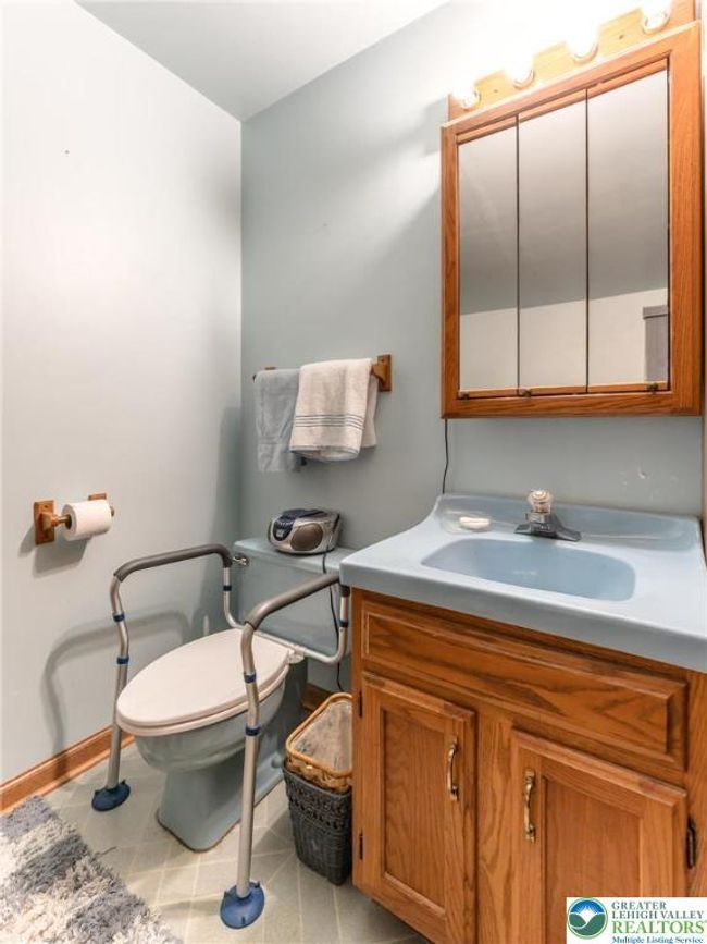 3324 Golf Course Rd, House other with 3 bedrooms, 2 bathrooms and null parking in Allentown PA | Image 45