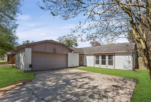 2808 Pinewood Dr, League City, TX, 77573-4315 | Card Image