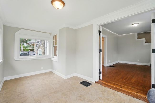 3933 Vine St, House other with 2 bedrooms, 2 bathrooms and null parking in Cincinnati OH | Image 9