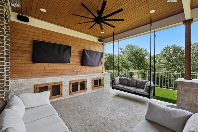 View of sunroom | Image 31