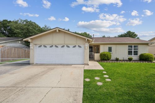 8017 Emerald Hills Way, North Richland Hills, TX, 76180-5721 | Card Image