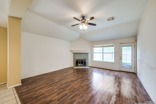 10111 Mission Crk, House other with 3 bedrooms, 2 bathrooms and null parking in Converse TX | Image 9