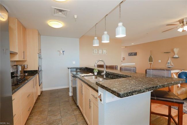 APT-432B - 3738 Sandpiper Rd, House attached with 4 bedrooms, 3 bathrooms and null parking in Virginia Beach VA | Image 13