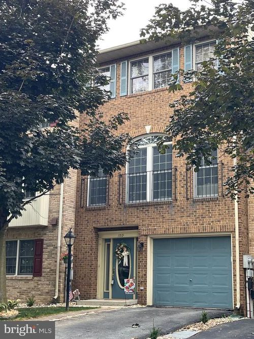 1019 Lindsay Ln, HAGERSTOWN, MD, 21742-4609 | Card Image