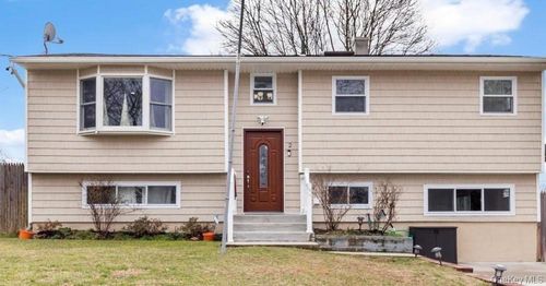 2 Somers Ln, Farmingville, NY, 11738-1027 | Card Image