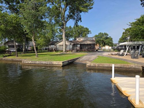 1651 Waters Edge Dr, Summerton, SC, 29148-7735 | Card Image