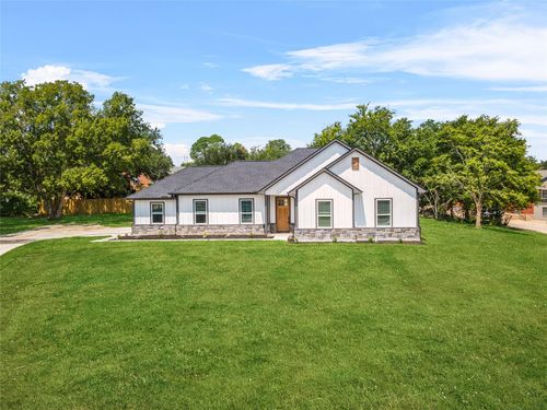 2315 Progress Dr, Brenham, TX, 77833-5529 | Card Image