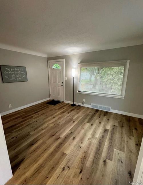 3709 Clairmont St, Flint, MI, 48532-5273 | Card Image