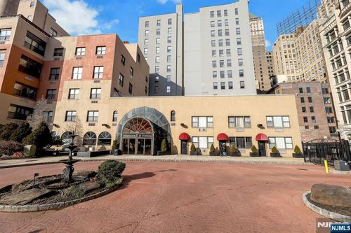 111 Mulberry St, Newark, NJ, 07102-4008 | Card Image