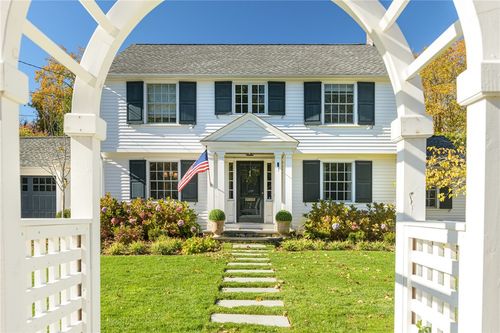 7 Harbour Rd, Barrington, RI, 02806-4410 | Card Image