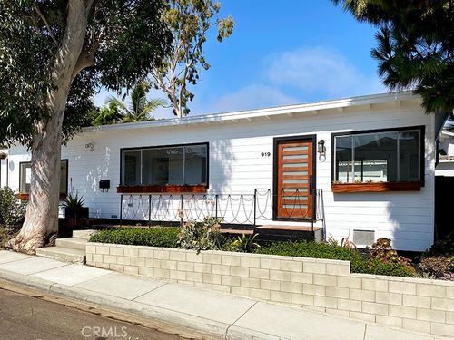 919 N Herrin St, Manhattan Beach, CA, 90266-7055 | Card Image