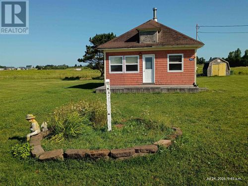 166 Wharf Rd, Home with 3 bedrooms, 1 bathrooms and null parking in Borden Carleton PE | Card Image
