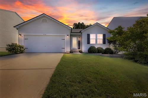 424 Red Coat Trl, Wentzville, MO, 63385-8849 | Card Image