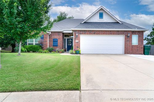 736 40th Pl, Sand Springs, OK, 74063-6775 | Card Image
