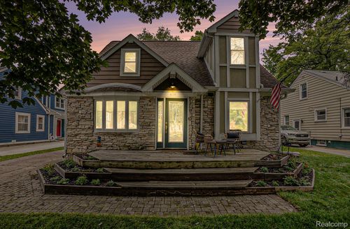618 Walnut Ave, Royal Oak, MI, 48073-5311 | Card Image