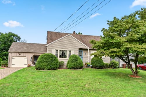 4 Saint Thomas St, Enfield, CT, 06082-3016 | Card Image