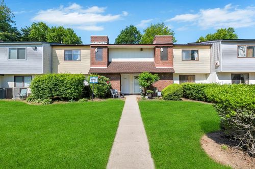 237-237 Point St, Holtsville, NY, 11742-2009 | Card Image