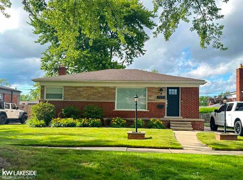 21443 Arrowhead St, Saint Clair Shores, MI, 48082-1206 | Card Image